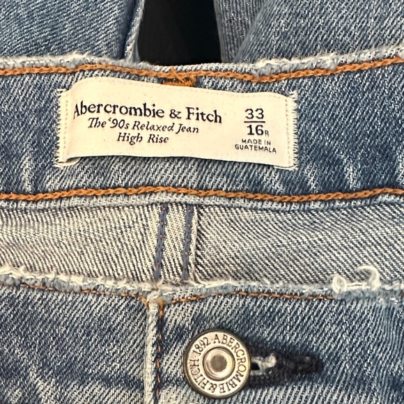 Abercrombie & Fitch The ‘90s Relaxed Jean High Rise - Picture 3 of 4